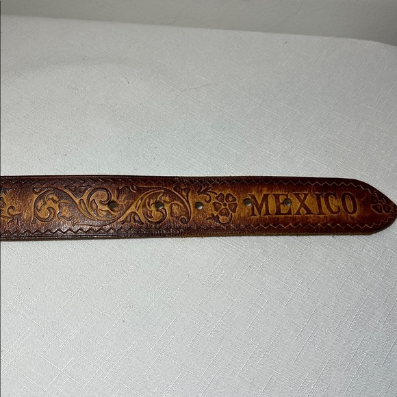 Leather Tooled belt, Abalone inlayed buckle, Mexico - Picture 6 of 11
